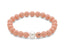 Bracciale elastico in argento 925/1000 con una perla vera 8,5/9 mm e agglomerato in corallo rosa 8 mm